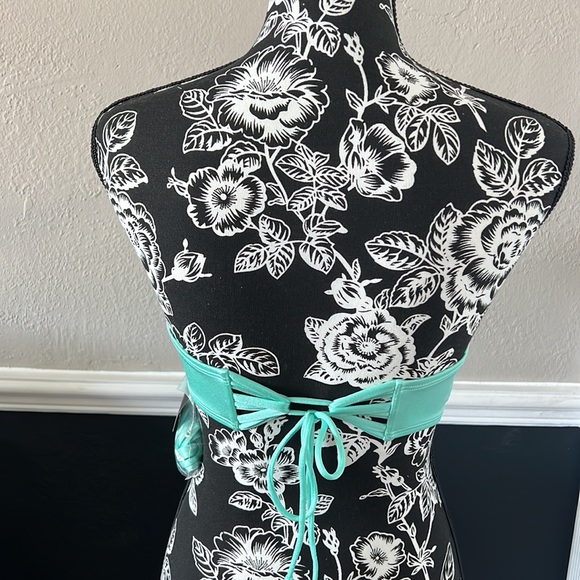 Victoria’s Secret Swimsuit Top, 36D, New with Tags - Picture 3 of 4